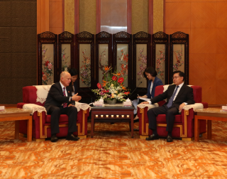 Photo Release: China Day 1: Governor Brown Kicks Off Trip to China with California-Sichuan Clean Energy Pact